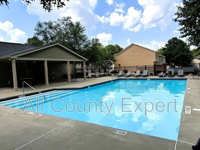 Building Photo - 187 Townview Dr