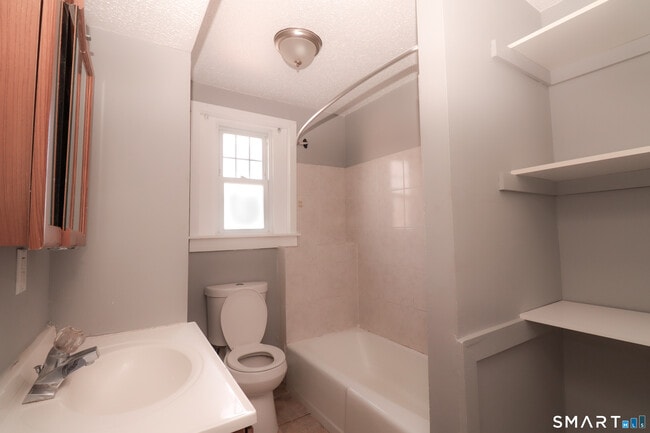 Building Photo - 117 Lamberton St