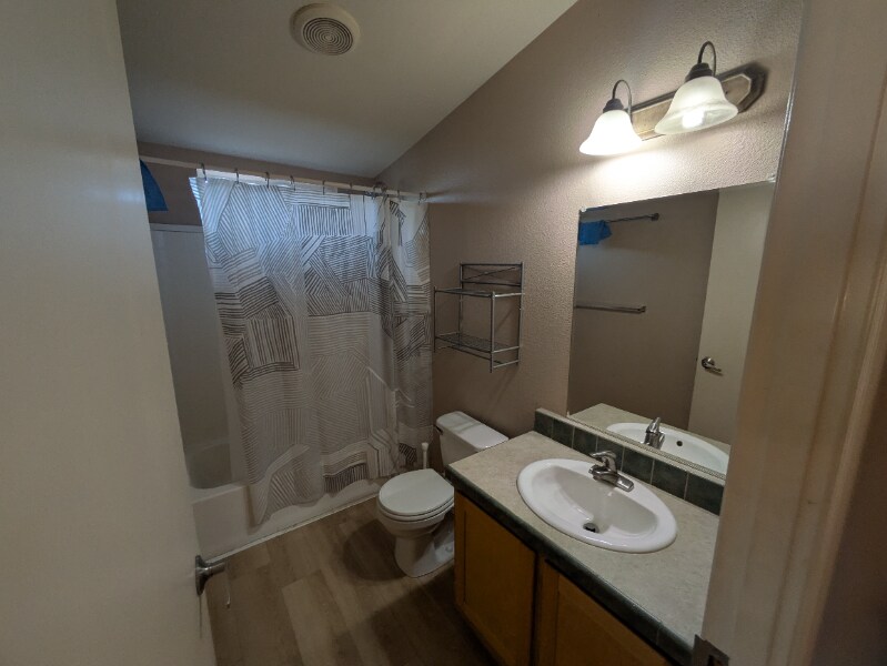 Building Photo - 2376 W Rock Island Ave