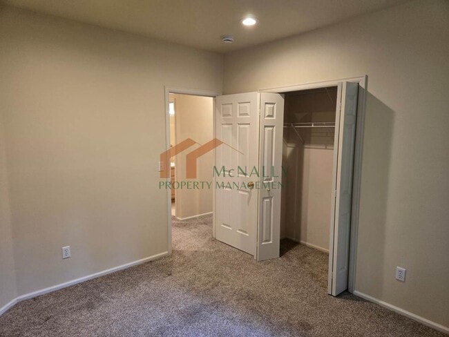 Building Photo - Spacious 3-Bedroom Home in the Gated Bridge Estate Community