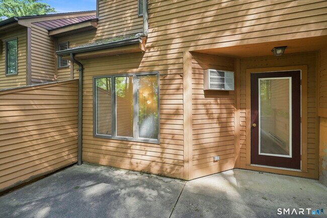 Building Photo - 44 Tolland Ave