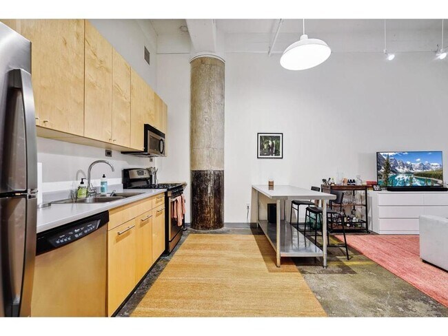 Building Photo - 700 N Washington Ave