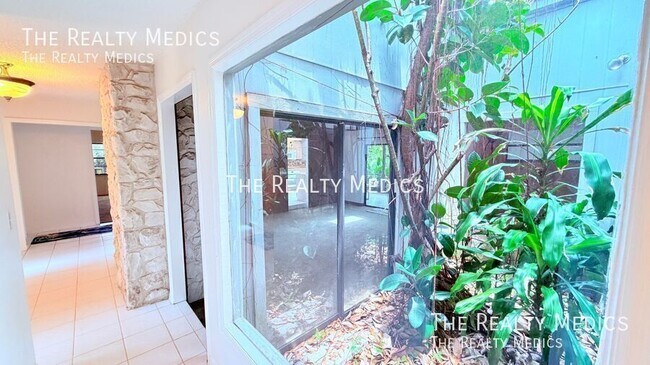 Building Photo - 909 Gazell Trail
