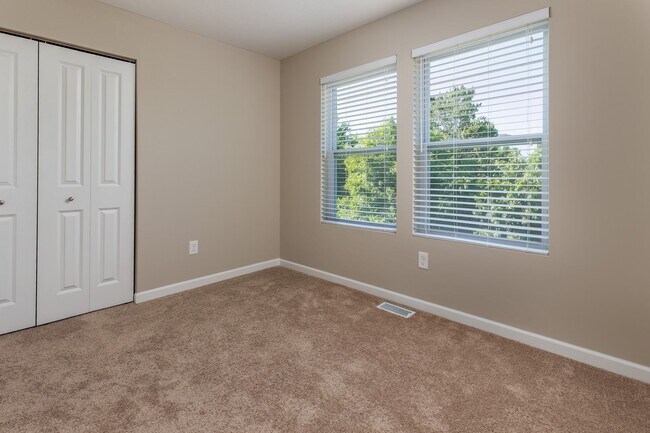 Building Photo - Outstanding Newer Home