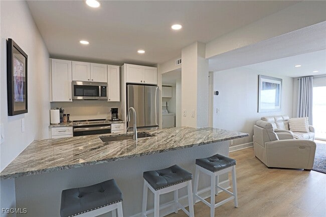 Building Photo - 2885 Palm Beach Blvd