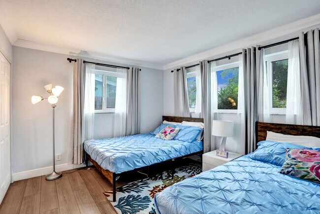 Building Photo - 5415 Harrison St