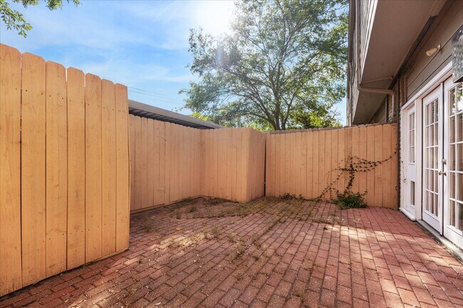 Building Photo - 3809 Wakeforest St
