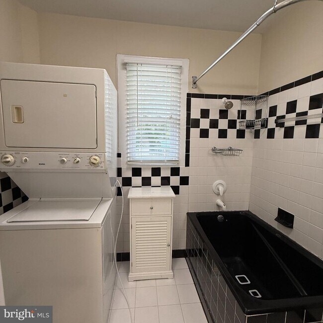 Building Photo - 862 Birch Trail