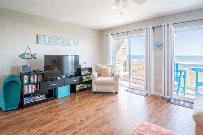 Building Photo - Seaview D @ 714 Carolina Beach Ave. N