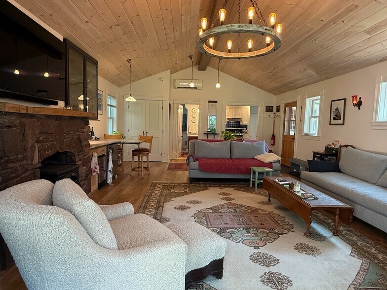 Building Photo - 61 Mansfield Ave