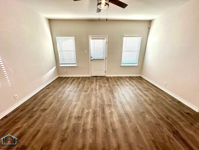 Building Photo - Spacious & Modern 5-Bedroom Rental Home in Riverstone at Westpointe!