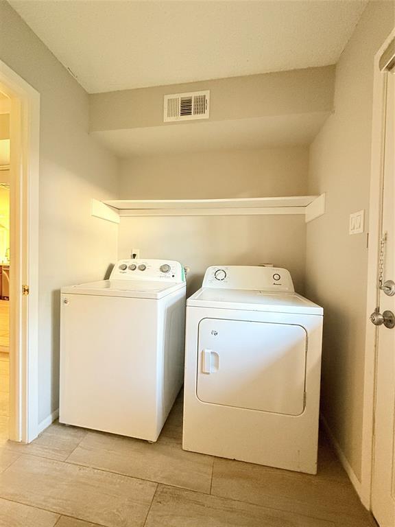 Building Photo - 9398 Beechnut St