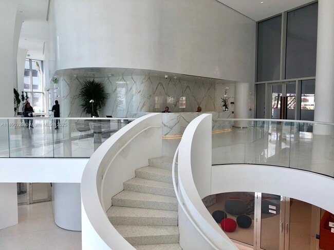Building Photo - 16901 Collins Ave