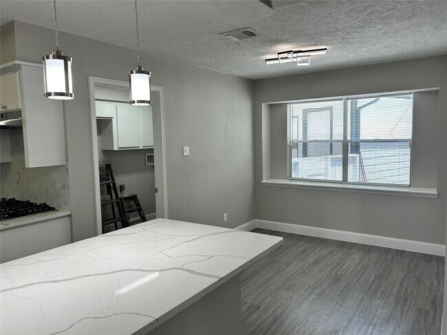 Building Photo - 1601 Washington Dr