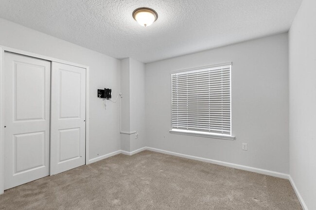 Building Photo - Contemporary Townhouse in East Village!