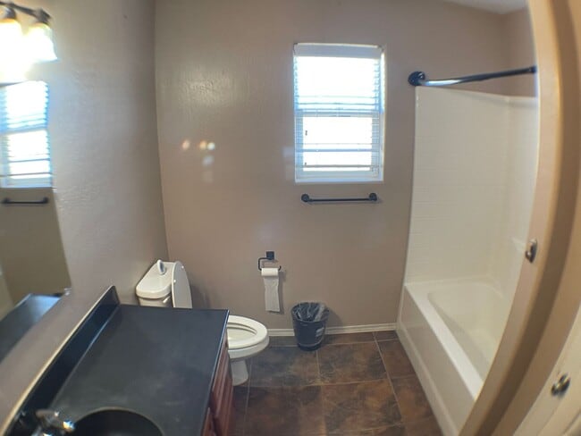 Building Photo - AVAILABLE MAY 6th | Spacious Single-Level Home in Desirable Doney Park