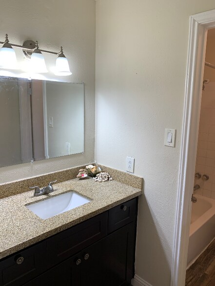 Building Photo - 13246 Sharpbill Dr