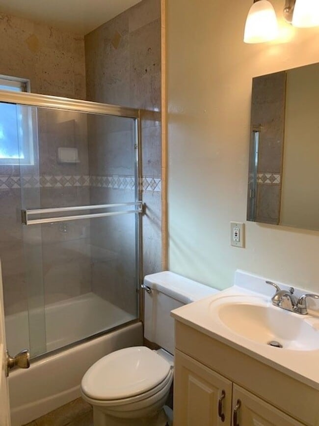 Building Photo - Cozy Three Bedroom, Two Bathroom Home with 2-Car Garage in S. Natomas