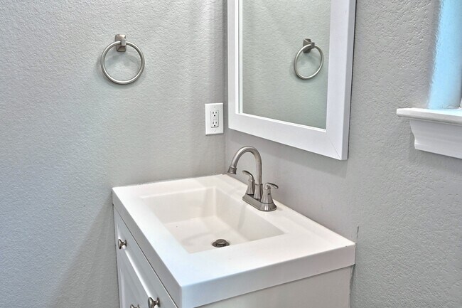 Building Photo - 11911 Nelwood St