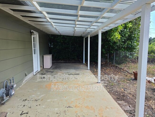 Building Photo - 2550 NE Seavy Cir