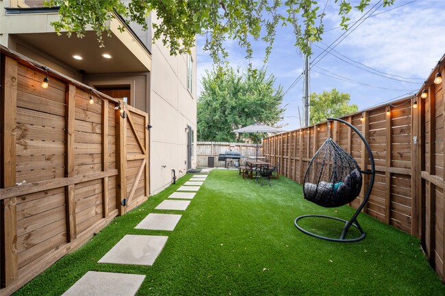 Building Photo - 3802 Lovejoy St