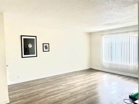 Unit 7 - 4702 W 17th St