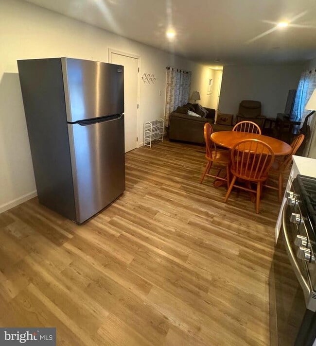 Building Photo - 119 Clamshell Rd