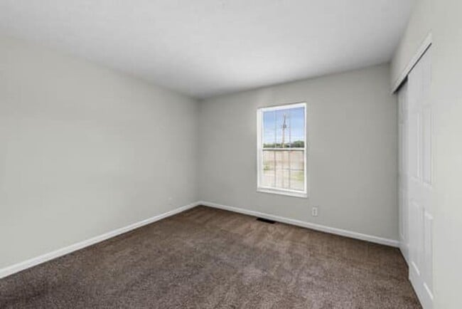 Building Photo - 5691 Victoryview Ln