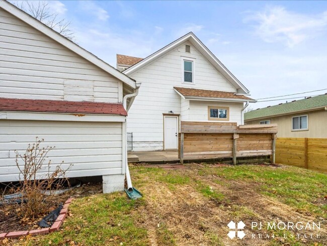 Building Photo - 3 bedroom 2 bath house in midtown! RENTAL ...