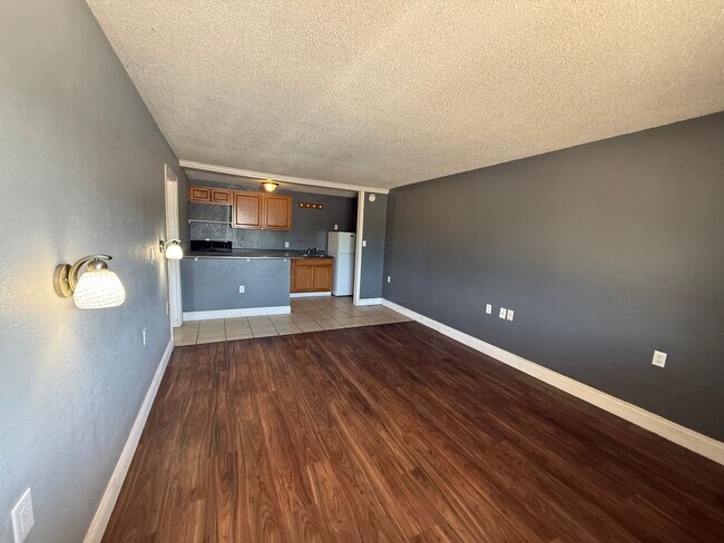 Building Photo - 115 E Valley View Dr