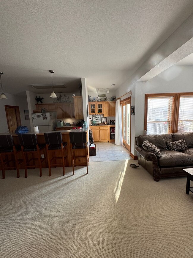 Building Photo - Top Floor Condo with Stunning Sound Views
