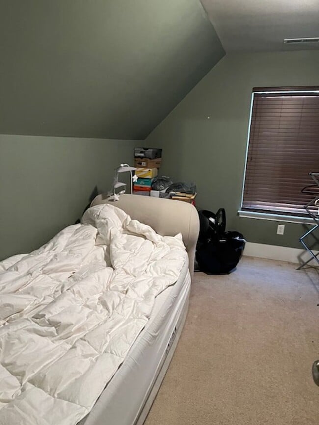 Building Photo - Single Family House