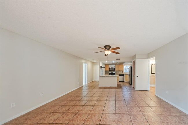 Building Photo - 611 Lively Dr