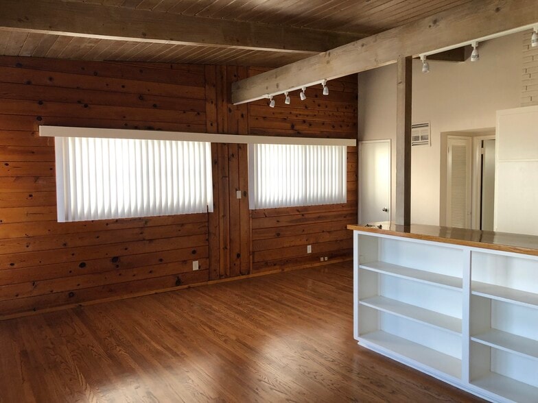 Building Photo - 3802 The Strand