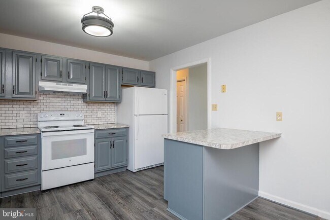 Building Photo - 1957 Lincoln Ave