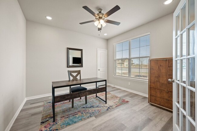 Building Photo - 127 Clearwater Ct