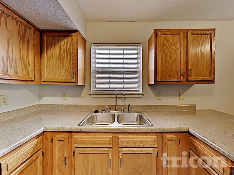 Building Photo - 5970 Draycott Dr