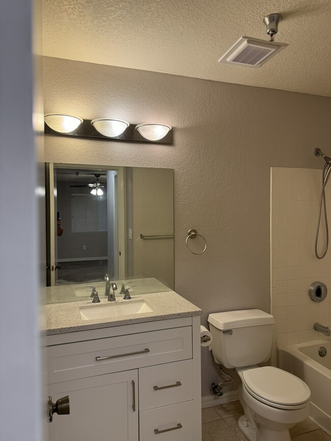 Master Suite 2 Bathroom - 10265 Gandy Blvd N