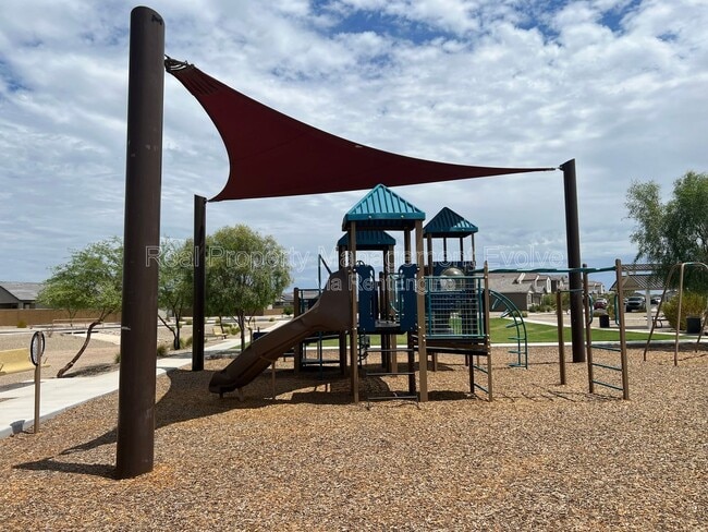 Building Photo - 6450 W Magdalena Ln