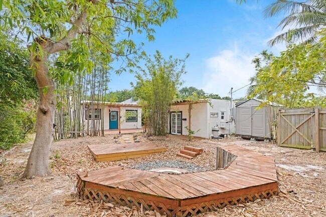 Building Photo - 221 N Ocean Breeze