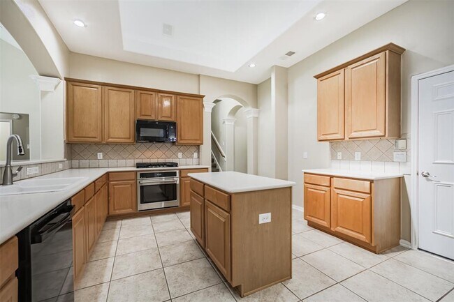 Building Photo - 15810 Cypress Hall Dr