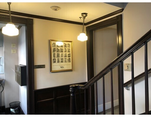 Building Photo - 39 Clarendon St