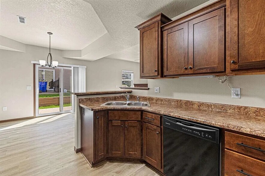 Building Photo - 1538 Burr Dr