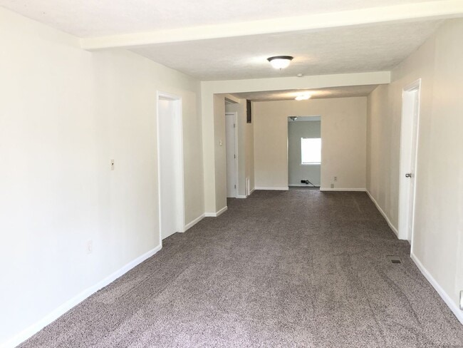 Building Photo - 3 bed, 1 bath Home