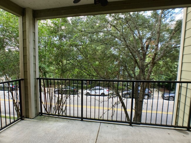 Building Photo - Campus View - Furnished 3 Bedroom, 3 Bathroom Apartment