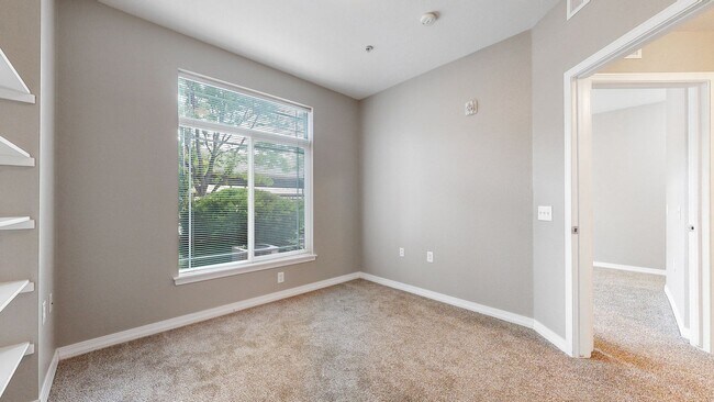 Building Photo - Remodeled 2 BR/2 BA Unit near Edora Park/Epic and Spring Creek Trail