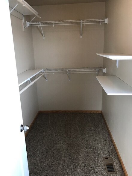 Building Photo - 3130 SW Arlan Ln