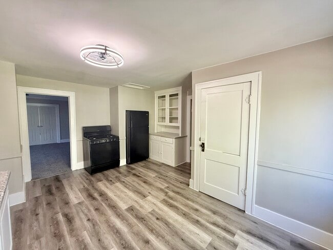 Building Photo - 922 Maple St