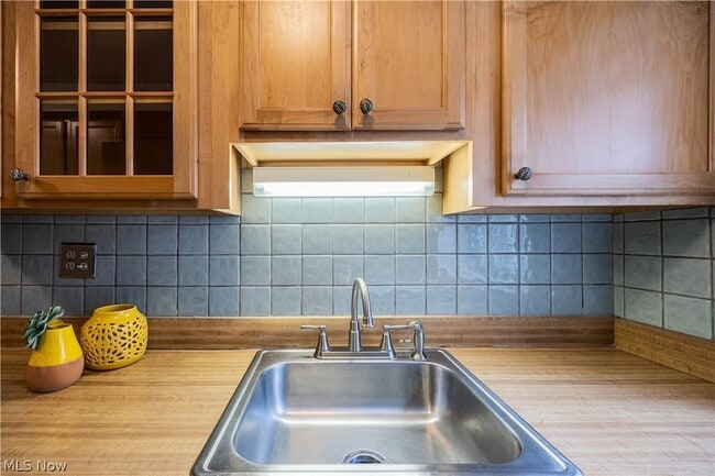 Building Photo - 19436 Van Aken Blvd