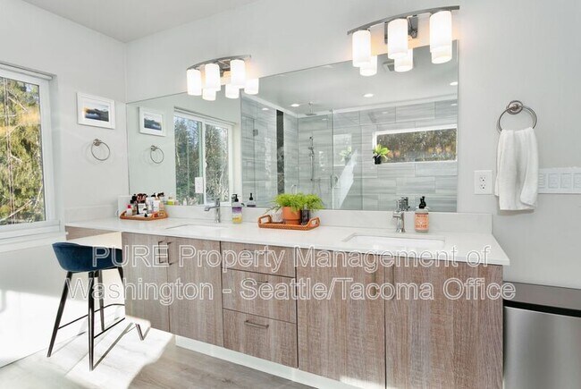 Building Photo - 7229 Turquoise Dr SW